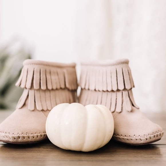 Infant Fringe Tan Boots for Baby Girls - Picture 4 of 7